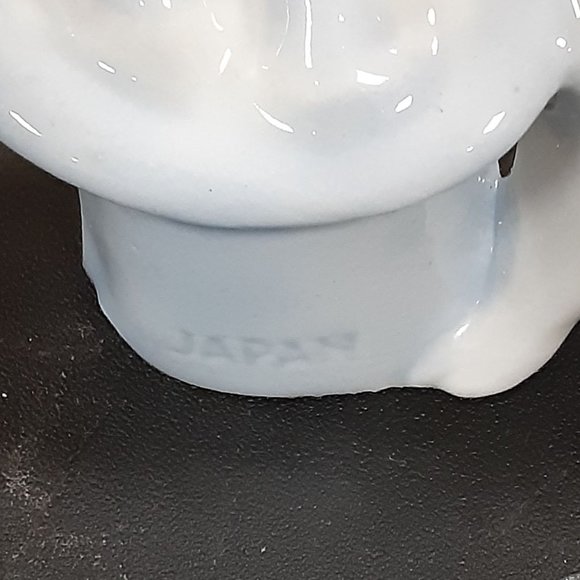 Vintage Porcelain Cat With 2 Kittens Sitting in A Hat Blue White Made in Japan - Picture 6 of 6